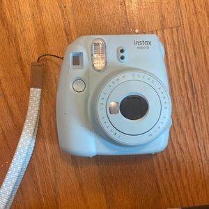 Polaroid camera CLOSET CLEAROUT. MUST BUY BY MIDNIGHT 8/29!!